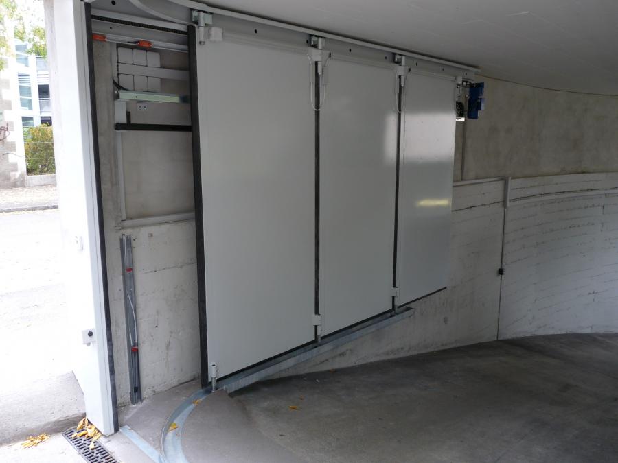 Horizontal Sectional Doors Garageneinfahrt Tore offen
