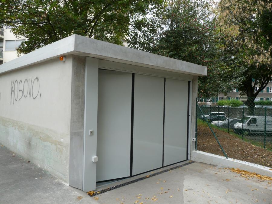 Horizontal Sectional Doors Garageneinfahrt geschlossen